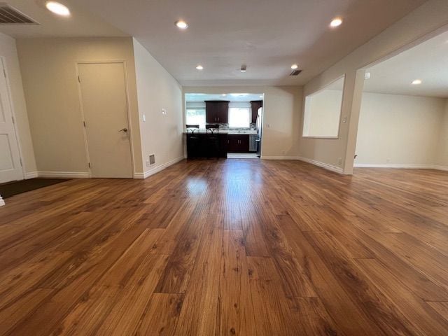 9711 Hayvenhurst Ave in Los Angeles, CA - Building Photo - Building Photo