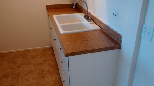 567 N Mountain View Ave, Unit Apt 24