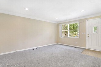 5705 Detroit St in Dearborn Heights, MI - Building Photo - Building Photo