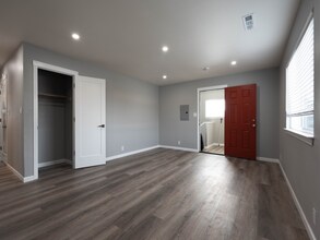 2456 88th Ave in Oakland, CA - Foto de edificio - Building Photo