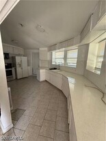 1189 N Tamiami Trl in North Fort Myers, FL - Building Photo