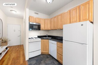 447 W 47th St in New York, NY - Building Photo - Building Photo