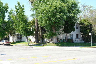 1002 N Griffith Park Dr in Burbank, CA - Building Photo - Building Photo