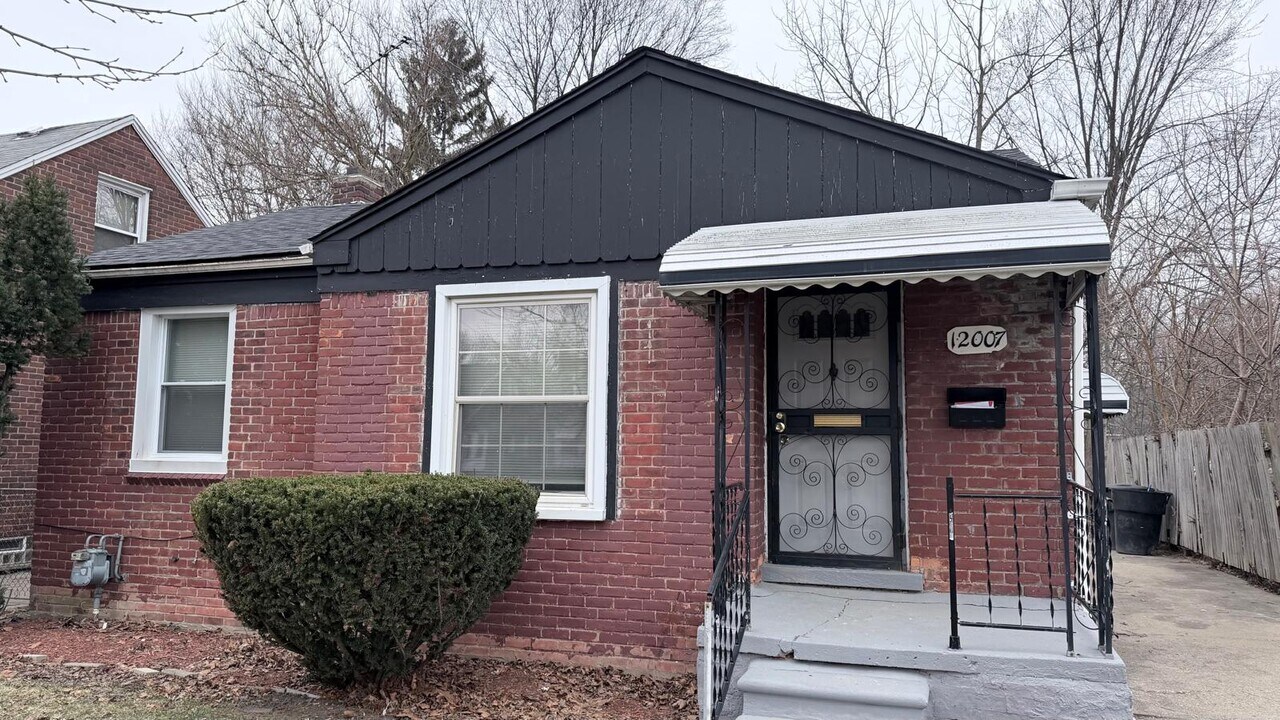 12007 Lakepointe St in Detroit, MI - Building Photo