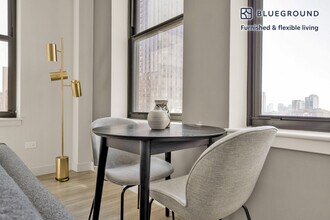 330 S Wells St in Chicago, IL - Building Photo - Building Photo