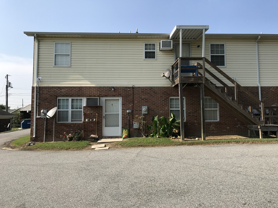 9 Walnut St in Thomasville, NC - Building Photo