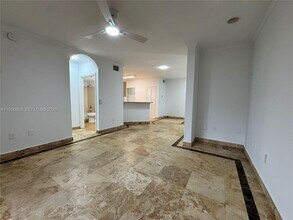 2404 Belmont Ln in North Lauderdale, FL - Foto de edificio - Building Photo