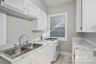 820 W Main St in Kalamazoo, MI - Building Photo - Building Photo