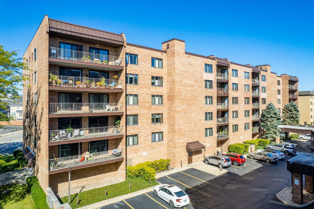 Plaza Des Plaines in Des Plaines, IL - Building Photo