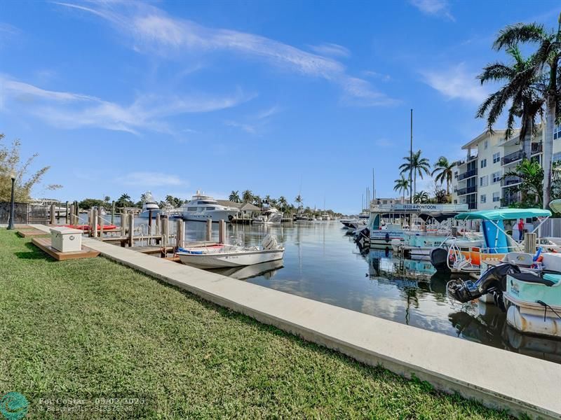 1115 SE 14th Pl in Fort Lauderdale, FL - Foto de edificio