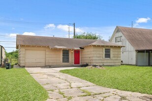 326 Brookview St in Channelview, TX - Building Photo