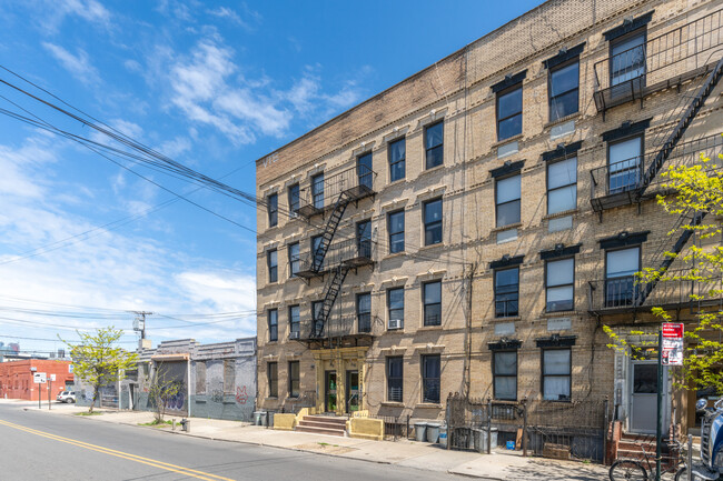 516-518 Morgan Ave in Brooklyn, NY - Foto de edificio - Building Photo