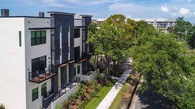 4810 W McElroy Ave in Tampa, FL - Building Photo - Building Photo