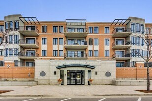 135 S York St in Elmhurst, IL - Building Photo