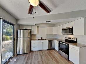 728 E Spruce St in Tarpon Springs, FL - Foto de edificio - Building Photo