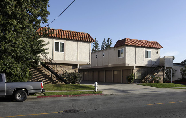 376 W Bay St in Costa Mesa, CA - Foto de edificio - Building Photo