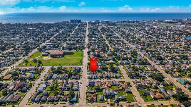 1311 53rd St in Galveston, TX - Foto de edificio - Building Photo