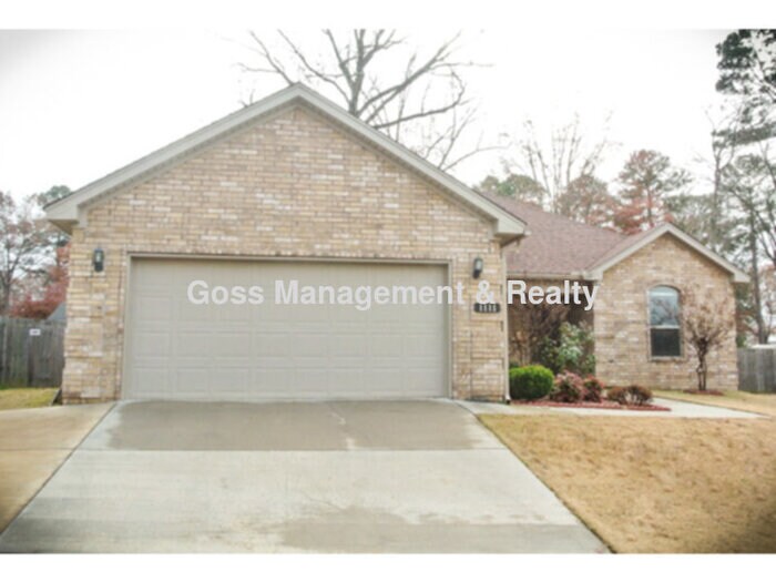 1111 Heights Rd in Benton, AR - Building Photo