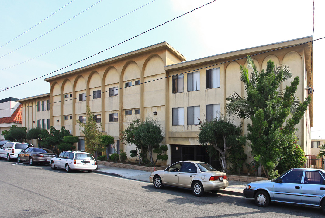 Luna Park Apartments in Hawthorne, CA - Building Photo