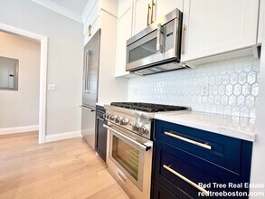 142 Pleasant St, Unit 1 in Boston, MA - Building Photo - Building Photo