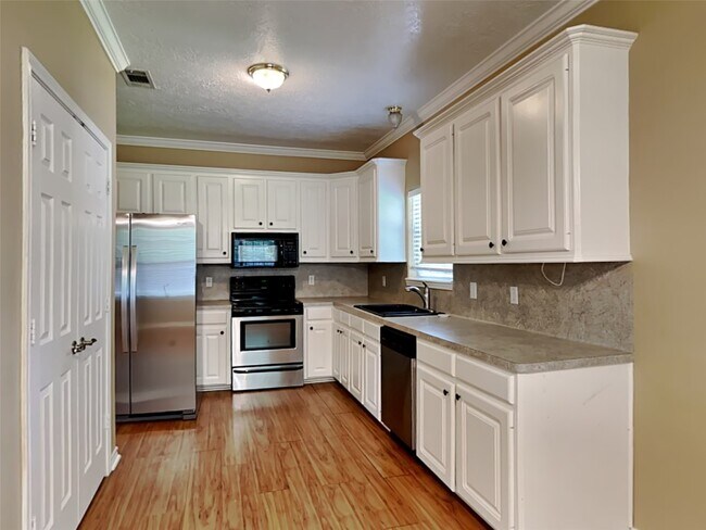 906 Crystal River in Montgomery, TX - Building Photo - Building Photo