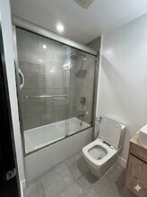 5749 Larryan Dr in Los Angeles, CA - Building Photo - Building Photo