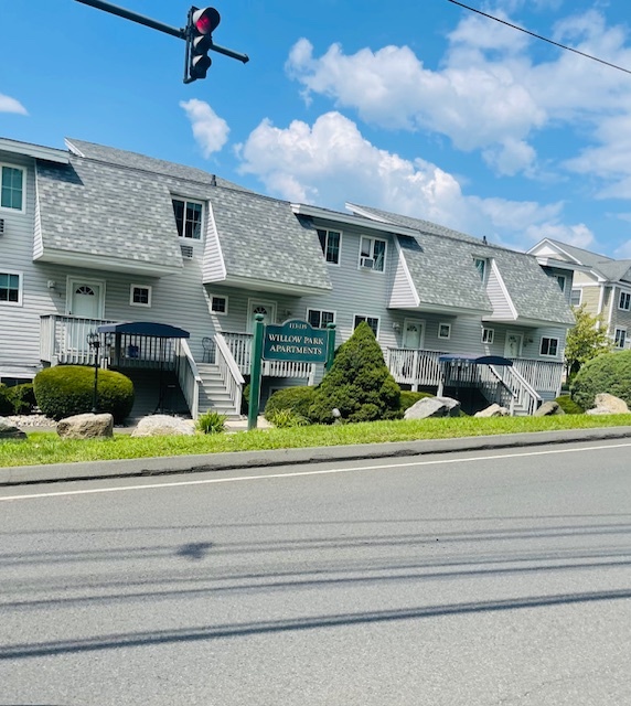 Willow Park Apartments in Danbury, CT - Foto de edificio