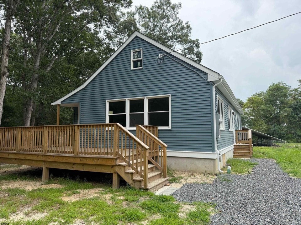 20 Robert Best Rd in Egg Harbor Township, NJ - Building Photo