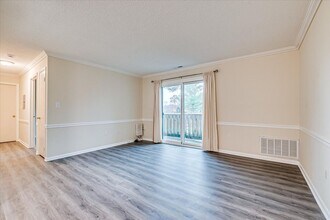 211 Ravens Crest Dr in Plainsboro, NJ - Building Photo - Building Photo