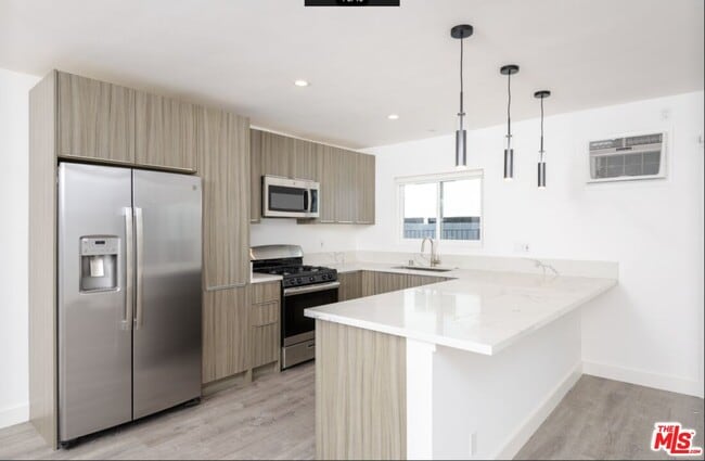 property at 1261 Laurel Ave