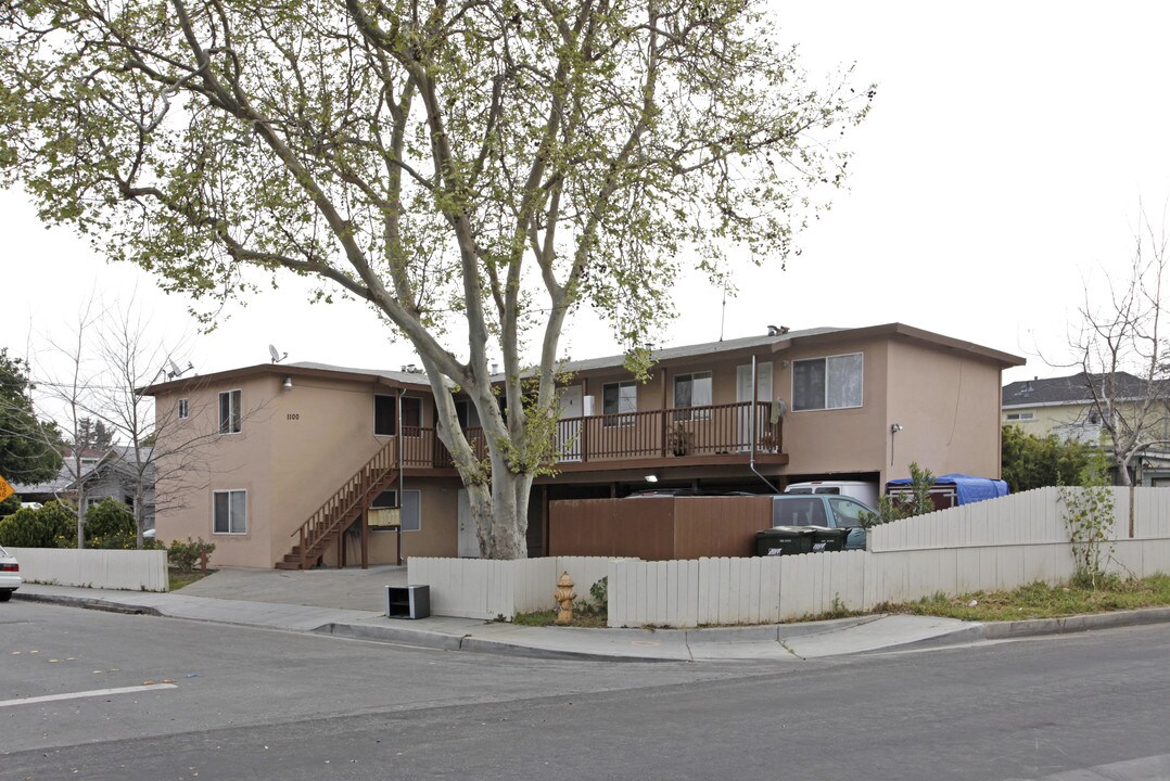 1100 Windermere Ave in Menlo Park, CA - Foto de edificio