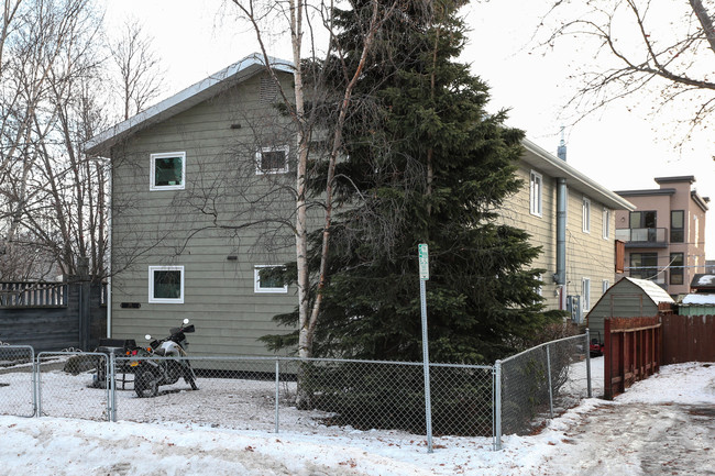 118 W 12th Ave in Anchorage, AK - Foto de edificio - Building Photo