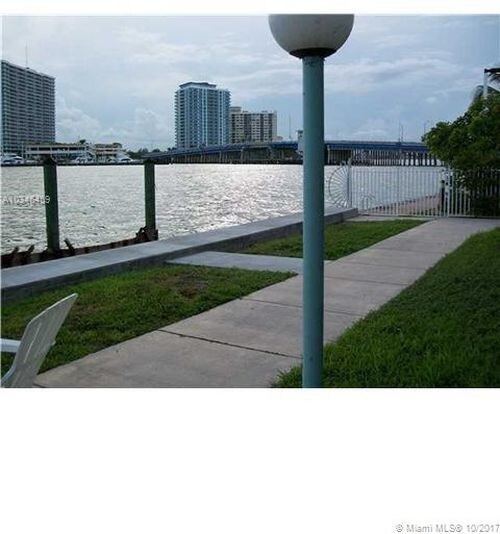 1980 Bay Dr in Miami Beach, FL - Building Photo