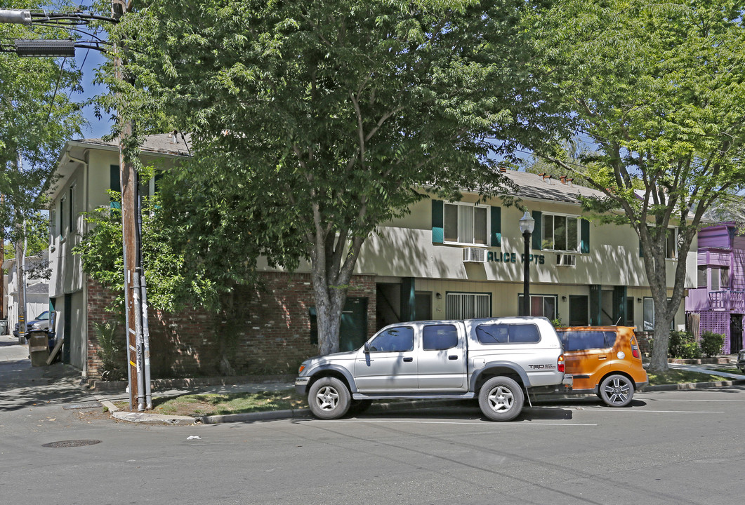 Alice Apartments in Sacramento, CA - Foto de edificio