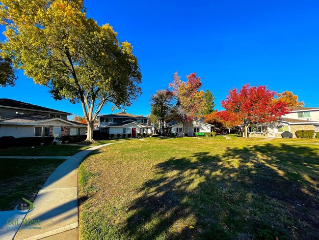 5461 Tyhurst Walkway in San Jose, CA - Building Photo - Building Photo