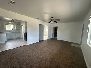 572 Vermont Ave in Turlock, CA - Building Photo - Building Photo