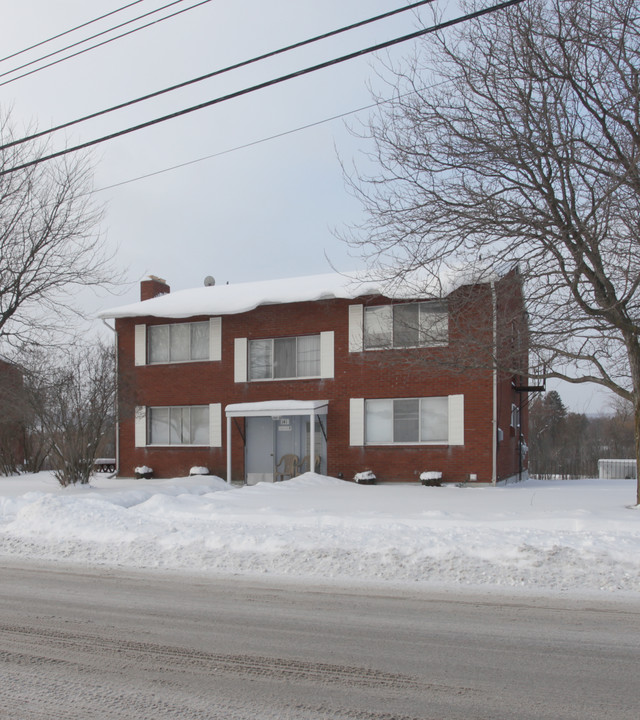 141 Campus Dr in Cobleskill, NY - Building Photo