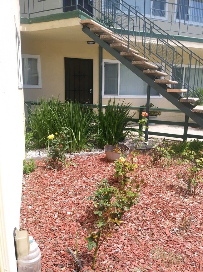12056 S Vermont Ave in Los Angeles, CA - Building Photo - Building Photo