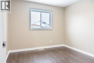 11409 Timber Bay Crescent in Windsor, ON - Building Photo - Building Photo