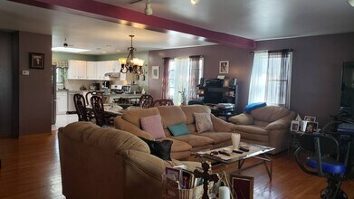 164 Jackson Ave in Mineola, NY - Building Photo - Building Photo