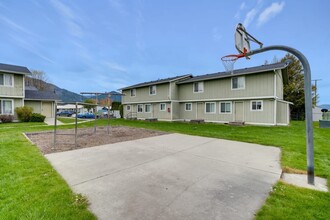 402 S 5th St E in Chewelah, WA - Building Photo - Building Photo