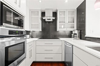 700 E Ocean Blvd in Long Beach, CA - Building Photo - Building Photo