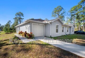 341 Reeves St in Lehigh Acres, FL - Building Photo - Building Photo