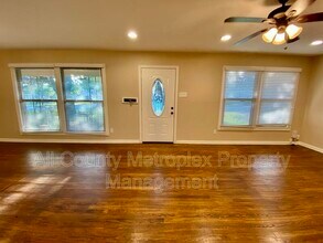 9562 Mercer Dr in Dallas, TX - Building Photo - Building Photo