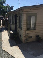 3742-3748 Birch St in San Diego, CA - Foto de edificio - Building Photo