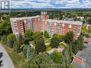 960 Teron Rd in Ottawa, ON - Building Photo - Building Photo