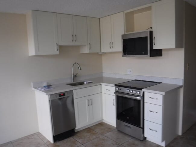 2211 Ala Wai Blvd, Unit 2403 in Honolulu, HI - Building Photo - Building Photo