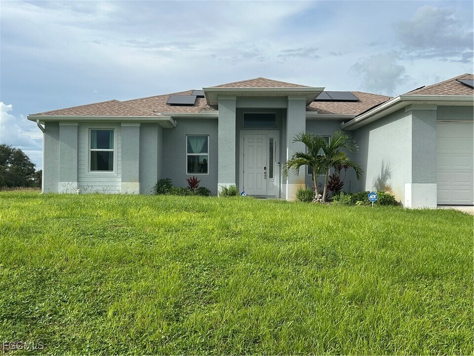3620 3rd St SW in Lehigh Acres, FL - Building Photo
