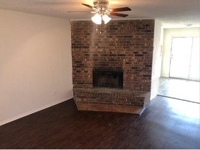610 Lillard Rd in Arlington, TX - Foto de edificio - Building Photo