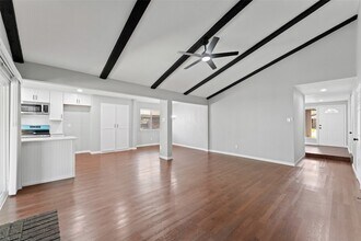 1137 Via Balboa in Mesquite, TX - Foto de edificio - Building Photo